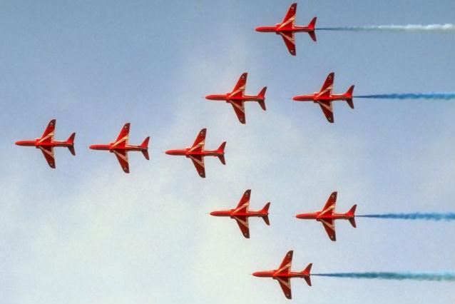 Un pilot Red Arrow, echipa de acrobaţie a aviaţiei britanice, a murit într-un exerciţiu la sol