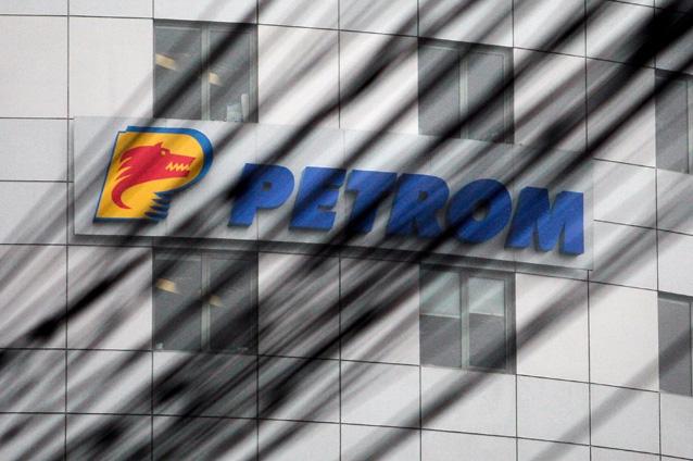Petrom îşi dublează profitul în plină criză, deşi consumul de benzină a scăzut. Cauza - ”preţul favorabil”