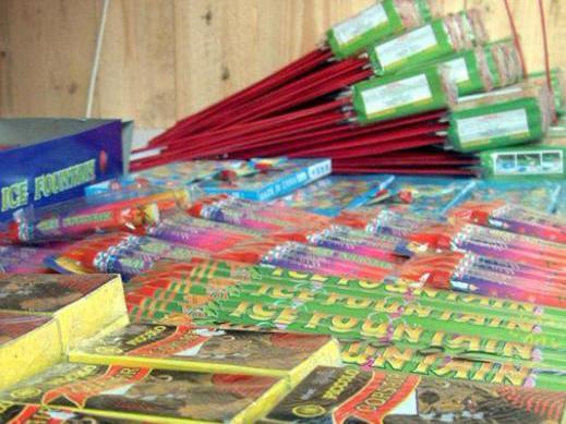 Craiova: Zeci de tone de materiale pirotehnice, găsite în apropierea unei staţii de pompare gaz