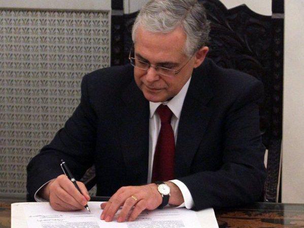 Majoritatea grecilor, în favoarea noului premier Lucas Papademos