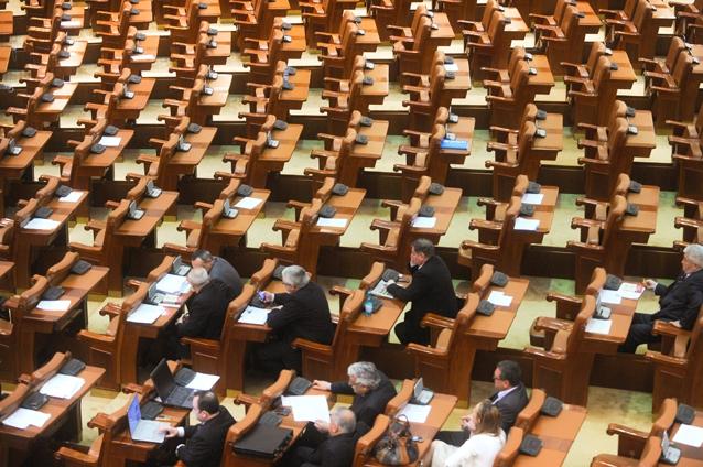 Opoziţia a părăsit Camera Deputaţilor, acuzând "manevre" ale Puterii la votul Legii Asistenţei Sociale