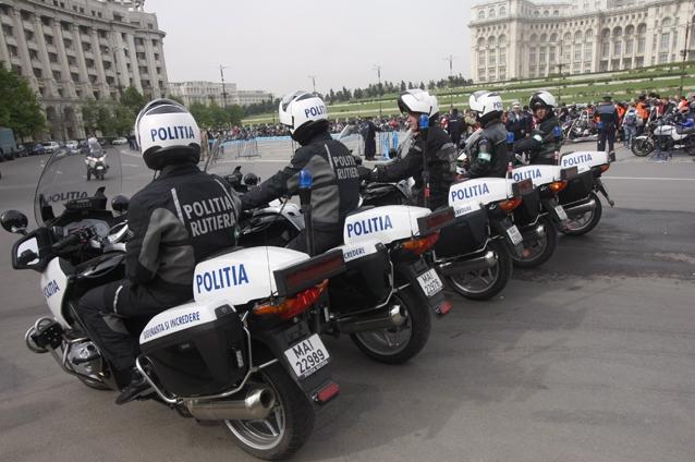 Poliţişti români, pe străzile din Paris. Misiunea lor: să vâneze infractorii noştri de export