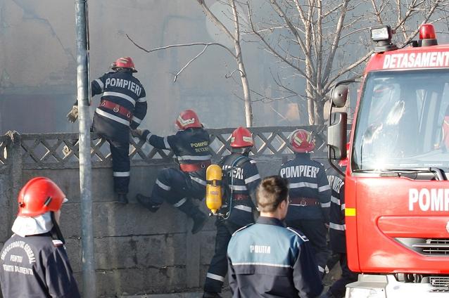 Pericol de explozie în Buzău: O cisternă încărcată cu GPL a luat foc