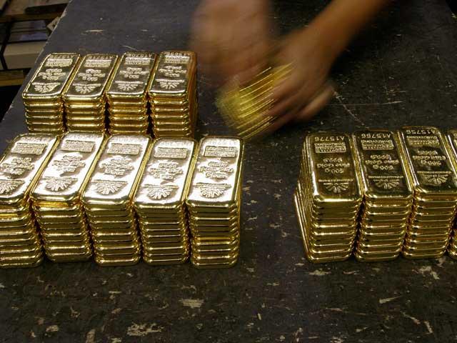 Băncile centrale nu mai au încredere în bani şi cumpără aur în disperare