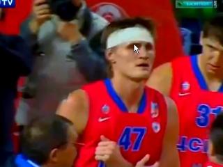 Baschetbalistul Andrei Kirilenko s-a accidentat grav în timpul unui meci de campionat (VIDEO)