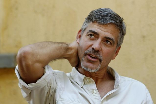 George Clooney ar putea juca rolul lui Steve Jobs pe marele ecran