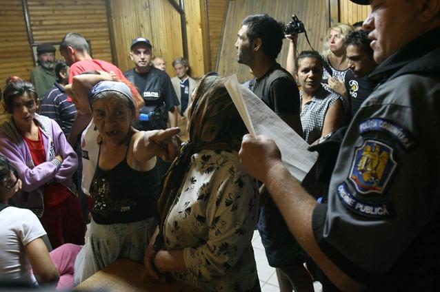 O sută de persoane au fost evacuate dintr-un bloc din Slatina, pentru neplata datoriilor