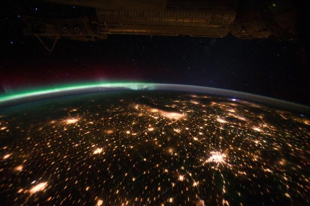 Ocolul Pământului în şapte minute. Imagini fabuloase luate la 28.000 km/h (VIDEO)
