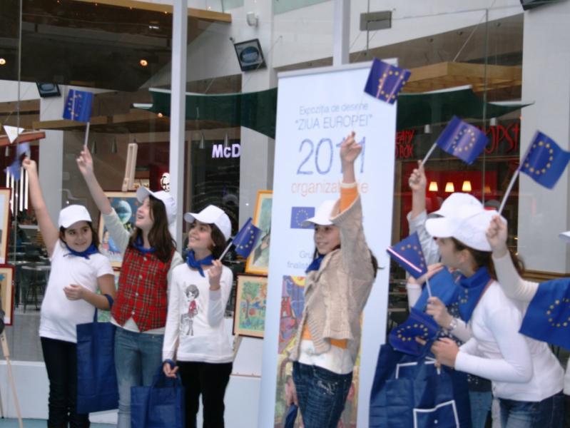 Cele mai reuşite 60 de desene pentru concursul „Ziua Europei 2011” au fost expuse într-un  centru comercial din Bucureşti