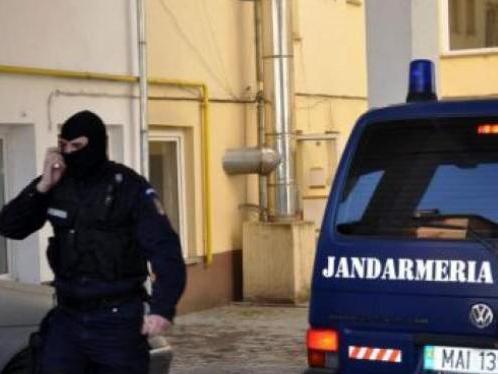 Razie în patru localităţi din Maramureş: Poliţiştii au descins la contrabandiştii de ţigări
