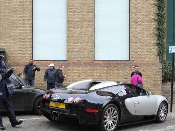 Banii nu pot cumpăra bunul simţ: Proprietarul celei mai scumpe maşini din lume, amendat după ce a parcat pe un loc rezervat persoanelor cu handicap