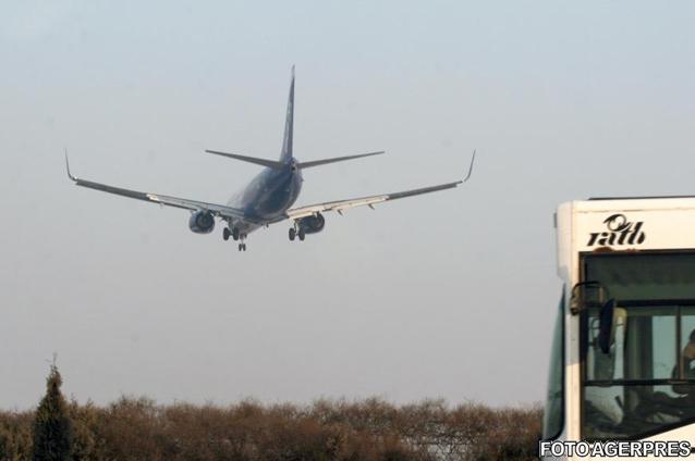 O aeronavă cu 157 de pasageri la bord a fost întoarsă pe Băneasa după ce capota unui motor s-a desprins în zbor