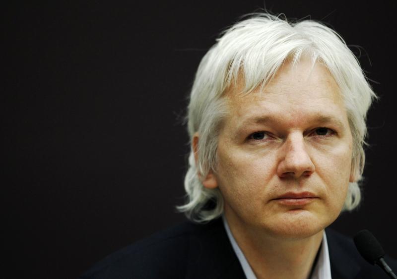 Assange: Aveţi un iPhone? Un Blackberry? Folosiţi Gmail? Aţi luat ţeapă!