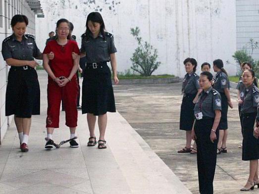 Imagini interzise în China: Ultimele ore ale unor chinezoaice înainte de a fi executate