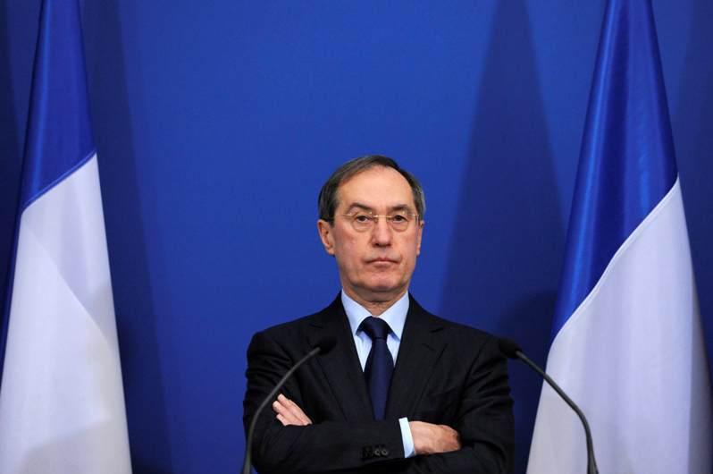 Ministrul francez de Interne: Măsurile anticerşetorie, arme utile împotriva infracţionalităţii române