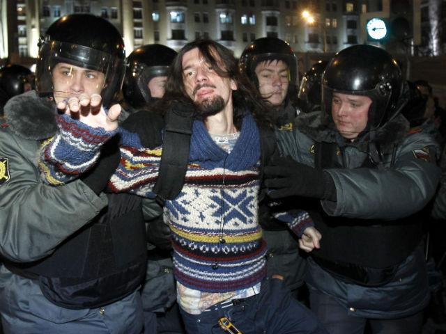 Proteste violente la Moscova: sute de arestări în rândurile contestatarilor victoriei partidului condus de Putin (VIDEO)