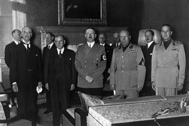 Trusa de scris folosită de Hitler pentru a semna Acordul de la Munchen, vândută cu 423.000 de dolari