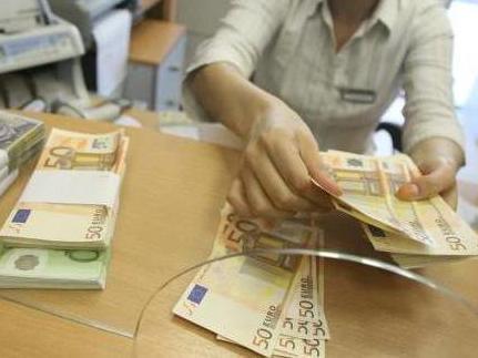 Românii au retras 1,2 miliarde de euro din băncile greceşti