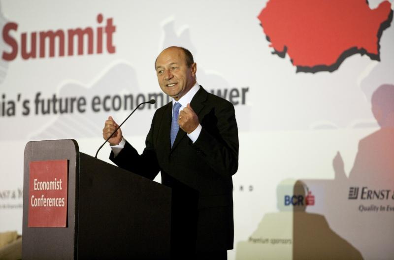 Traian Băsescu anunţă noi reduceri de salarii şi pensii în 2013. Live text