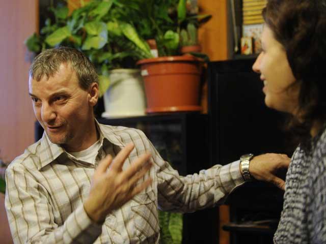 Adrian Sobaru:"Sunt un părinte special prin copilul meu!”. Cum este viaţa bărbatului care s-a aruncat de la balconul Parlamentului strigând "Libertate" 3798519