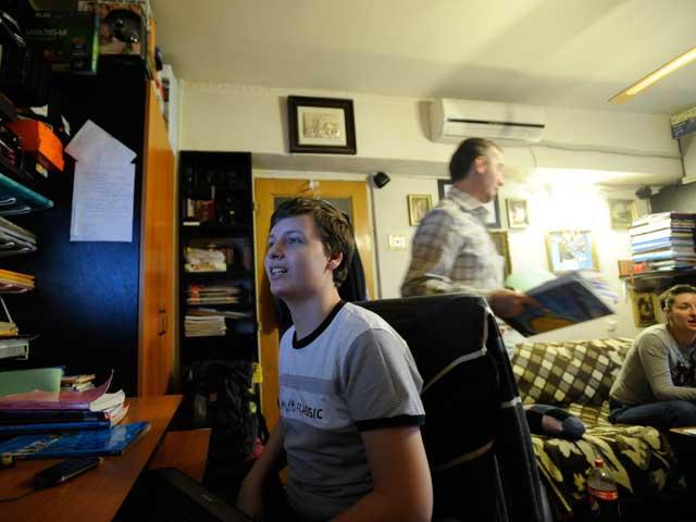 Adrian Sobaru:"Sunt un părinte special prin copilul meu!”. Cum este viaţa bărbatului care s-a aruncat de la balconul Parlamentului strigând "Libertate" 3798520