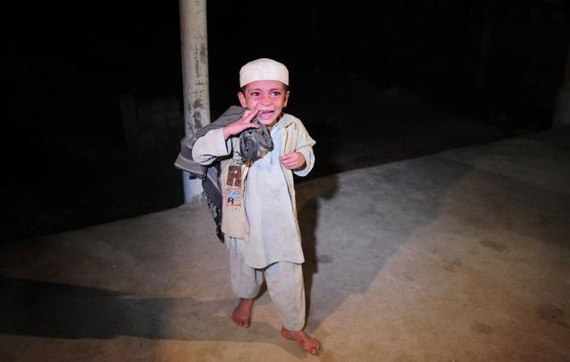 Copii în cătuşe: poliţia pakistaneză a eliberat 45 de prizonieri ţinuţi captivi într-o tabără de pregătire a talibanilor (Galerie FOTO) 3819375