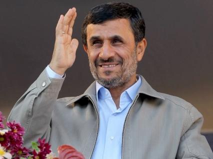 Mahmoud Ahmadinejad, atacat cu pantofi de un şomer iranian
