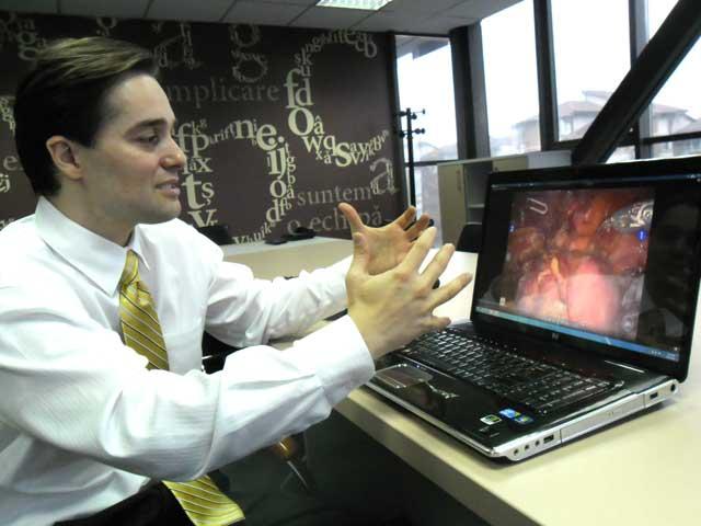 Un medic român face în Statele Unite chirurgie computerizată