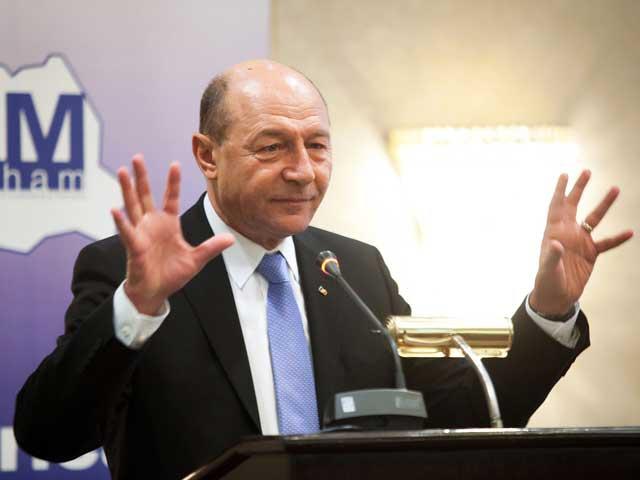 Băsescu s-a luat de "marele licurici". Preşedintele a luat la ţintă marile companii pentru "corupţia de import" din România
