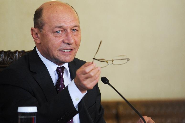 Mediul privat, arătat cu degetul de Băsescu: Statul nu poate fi corupt fără un partener