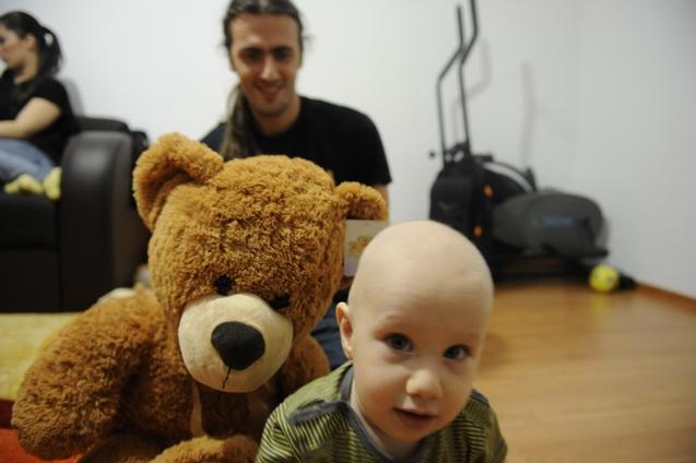 75 de centimetri de viaţă. Motocicliştii din Bucureşti luptă pentru  salvarea lui Matei, bebeluşul măcinat de cancer