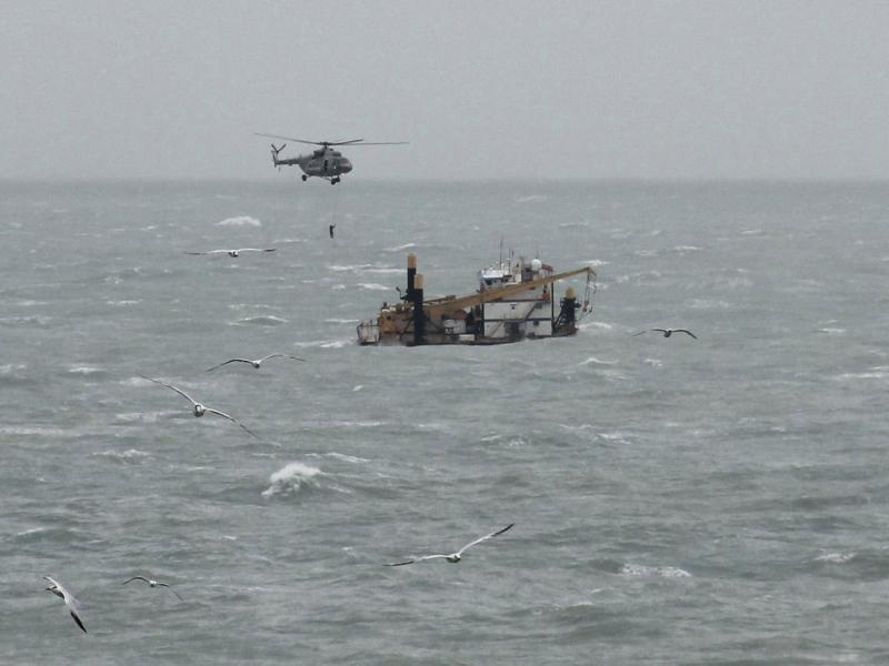 Doi morţi şi 50 de dispăruţi, după ce o platformă petrolieră rusească s-a răsturnat în mare