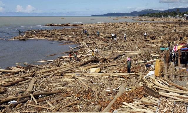 Bilanţul furtunii tropicale din Filipine depăşeşte o mie de morţi