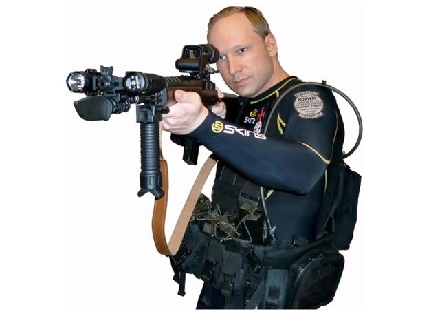 E oficial: Anders Breivik suferă de "schizofrenie paranoidă". Asasinul norvegian scapă de închisoare!