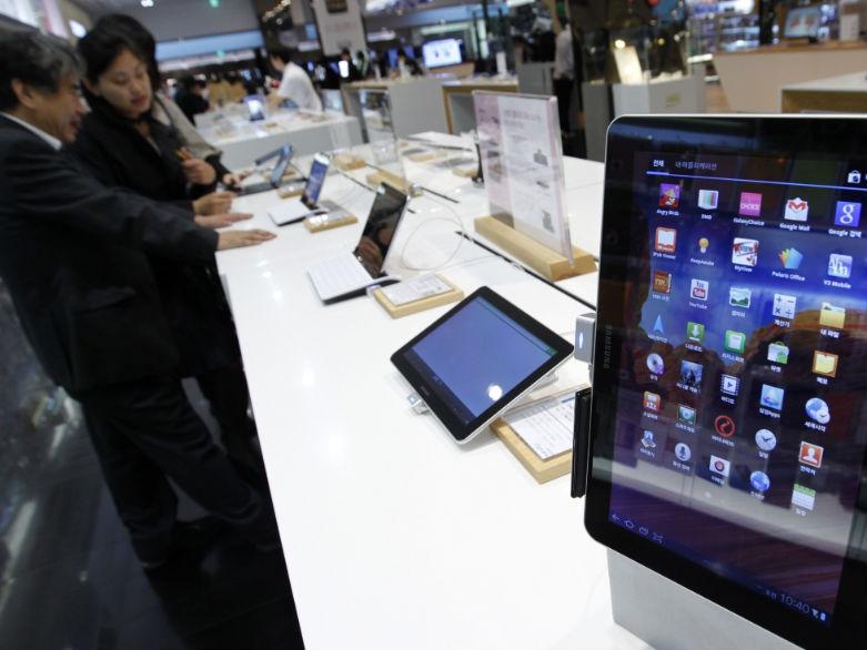 Justiţia germană respinge acuzaţiile Apple împotriva Samsung privind copierea iPad