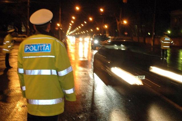 Peste 2.500 de poliţişti şi 600 de maşini cu radare, pe drumurile naţionale în perioada Revelionului