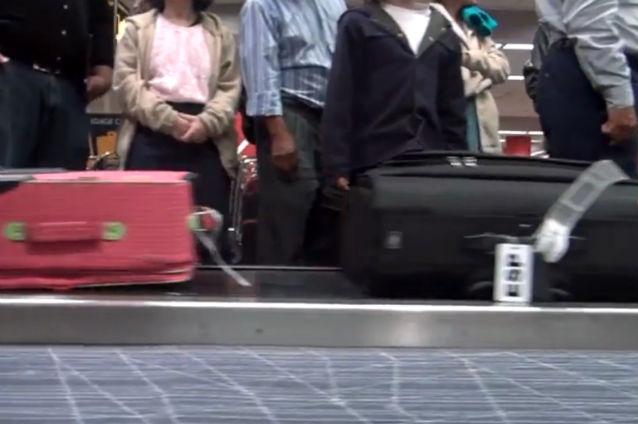 Ce se întâmplă cu bagajul după ce este predat la check-in. Vezi videoclipul vizualizat de peste 200.000 de persoane în câteva zile