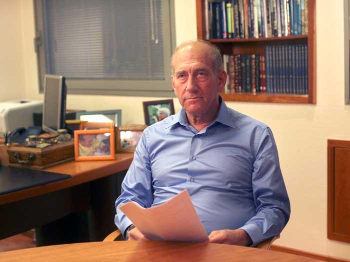 Ehud Olmert, acuzat de corupţie