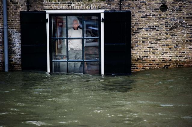 Olandezii, cu sufletul la gură din cauza inundaţiilor. Cel mai rău scenariu - 11 milioane de oameni afectaţi