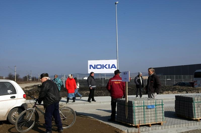 Şomerii de la Nokia din Jucu vor primi câte 200 de euro pentru înfrumuseţare
