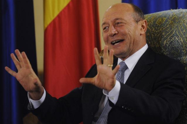 Băsescu pune la bătaie trei posturi de consilier prezidenţial