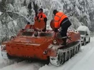 Austria, îngropată sub zăpadă. Mai mulţi turişti români, blocaţi în staţiunile din Alpi (VIDEO)