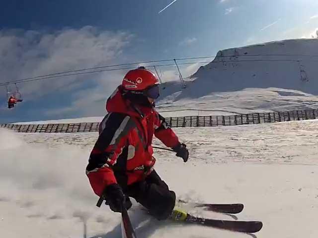 Soare, munte, zăpadă şi schi pe Valea Dorului (VIDEO)