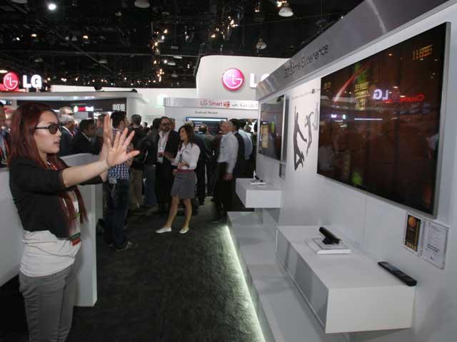 CES 2012: Televizoare cu senzori de mişcare şI comenzi vocale, acces internet şi...3D