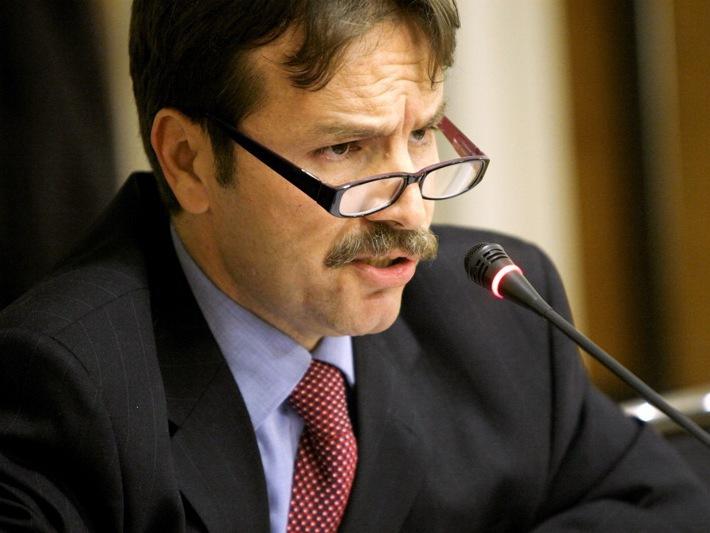 Cristian Vlădescu: Argumentele lui Arafat împotriva proiectului Legii sănătăţii sunt "false"