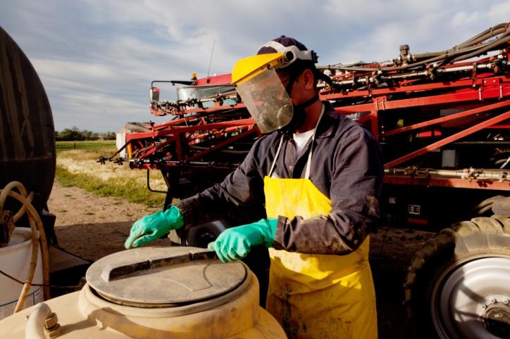 Comerţul cu pesticide ilegale şi contrafăcute, în creştere. Utilitatea acestora, în fabricarea de explozibil - Europol