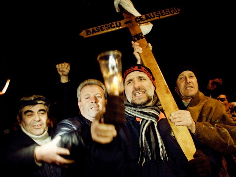 Jandarmeria a identificat 13 protestatari de la Cotroceni, aceştia riscând să fie fie amendaţi