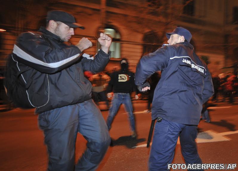 Protest in Piata Universitatii din Bucuresti. Imaginile zilei. 14 ianuarie 2012 6302073