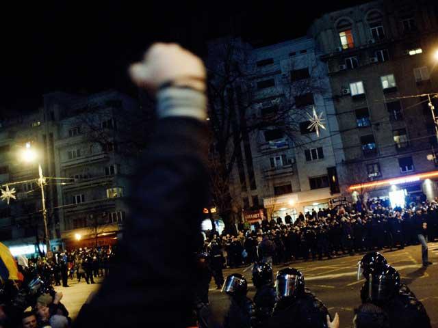 Presa internaţională:Tăierile, taxele şi corupţia au scos România în stradă