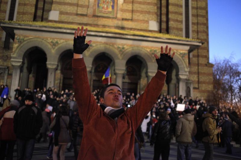 Protest in Piata Universitatii din Bucuresti. Imaginile zilei. 15 ianuarie 2012. 6308814